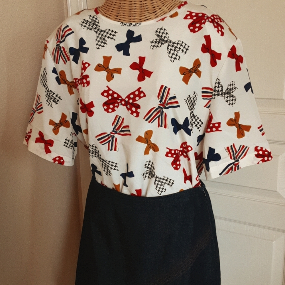 Vintage Ivory Colored Short Sleeve Bow Top